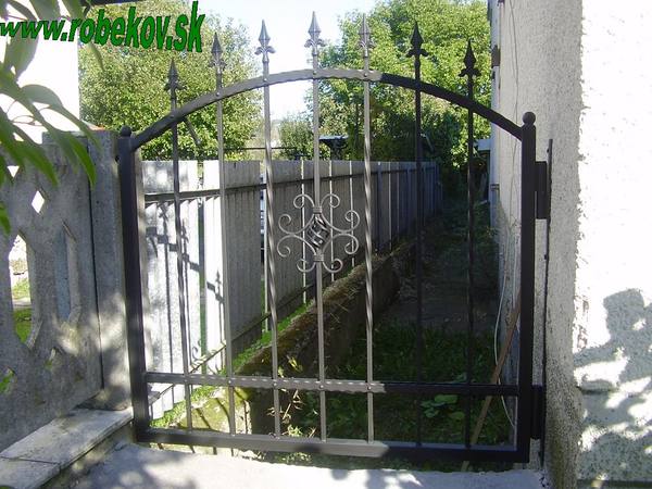 Kovaná bránka na mieru – realizácia ROBEKOV, fotografia 38