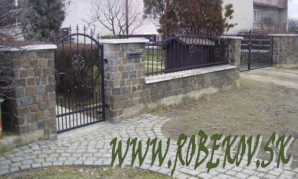 Kovaná bránka na mieru – realizácia ROBEKOV, fotografia 19