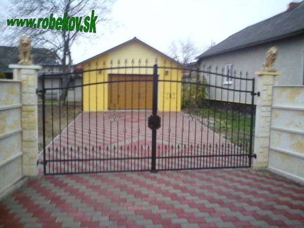 Kovaná brána na mieru – realizácia ROBEKOV, fotografia 79