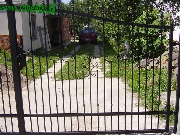 Kovaná brána na mieru – realizácia ROBEKOV, fotografia 76