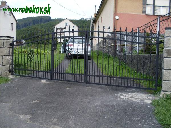Kovaná brána na mieru – realizácia ROBEKOV, fotografia 69