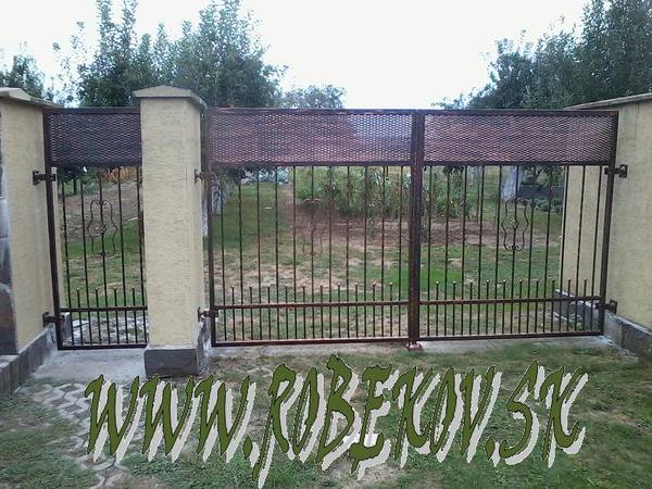 Kovaná brána na mieru – realizácia ROBEKOV, fotografia 63