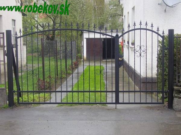 Kovaná brána na mieru – realizácia ROBEKOV, fotografia 61