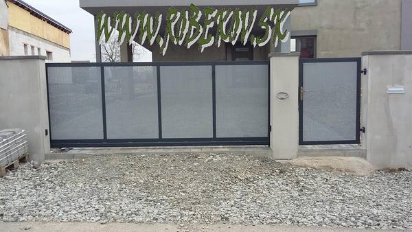 Kovaná brána na mieru – realizácia ROBEKOV, fotografia 43