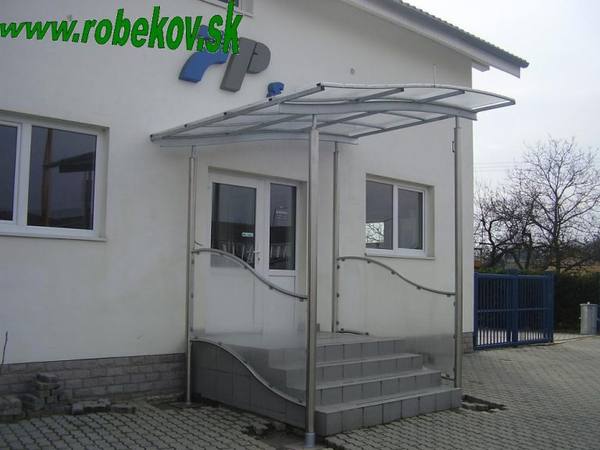 Kovový prístrešok na mieru – realizácia ROBEKOV, fotografia 19
