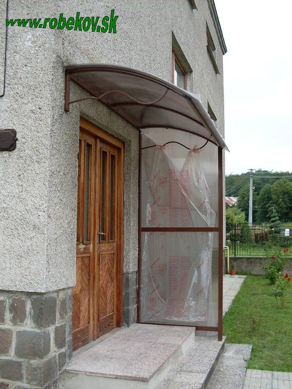 Kovový prístrešok na mieru – realizácia ROBEKOV, fotografia 6
