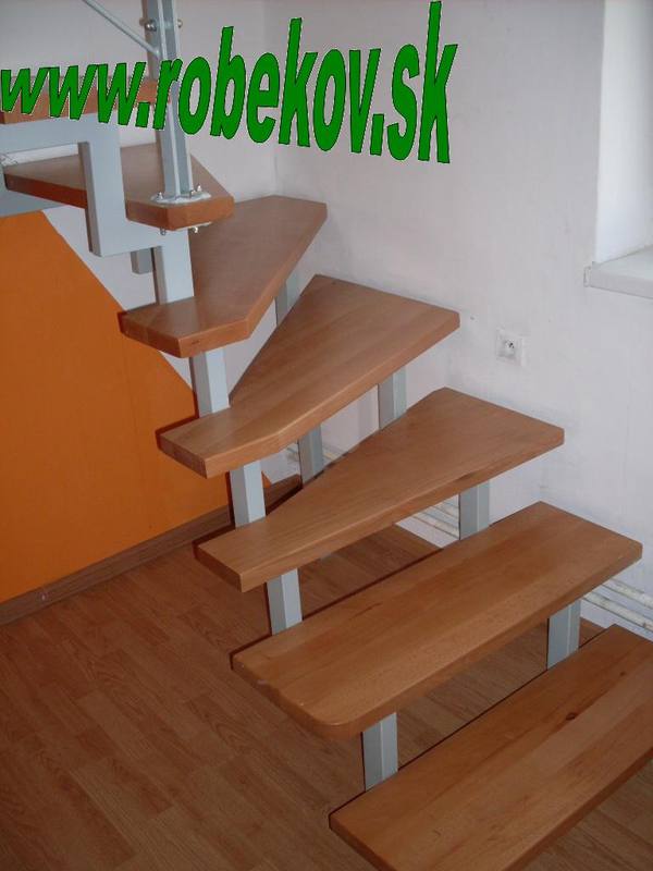 Kovové schodisko na mieru – realizácia ROBEKOV, fotografia 1