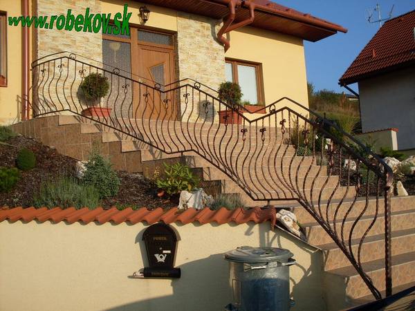 Kovové zábradlie na mieru – realizácia ROBEKOV, fotografia 17