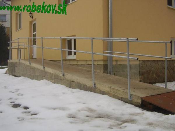 Kovové zábradlie na mieru – realizácia ROBEKOV, fotografia 10