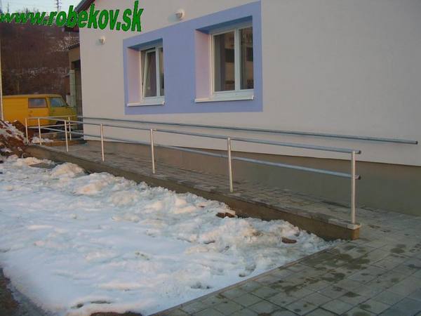 Kovové zábradlie na mieru – realizácia ROBEKOV, fotografia 7